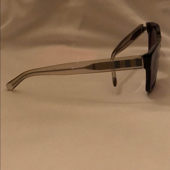 Burberry Sunglasses wayfarer BE4211 - Picture 2 of 6